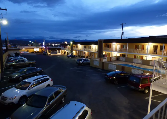 Economy Inn & Suites